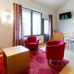 Club Apartment *