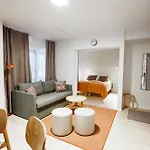 Apartment Club *